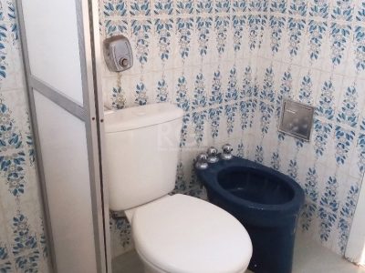 Casa à venda com 170m², 4 quartos, 1 suíte, 2 vagas no bairro Tristeza em Porto Alegre - Foto 4