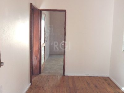 Casa à venda com 170m², 4 quartos, 1 suíte, 2 vagas no bairro Tristeza em Porto Alegre - Foto 44