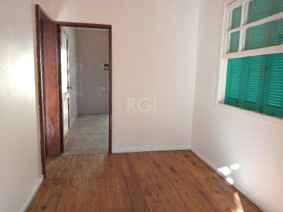 Casa à venda com 170m², 4 quartos, 1 suíte, 2 vagas no bairro Tristeza em Porto Alegre - Foto 45