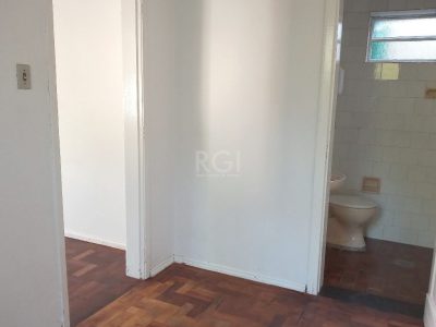 Casa à venda com 170m², 4 quartos, 1 suíte, 2 vagas no bairro Tristeza em Porto Alegre - Foto 56