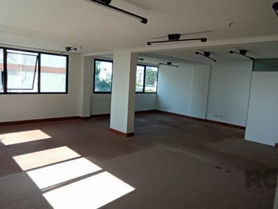 Conjunto/Sala à venda com 80m² no bairro Três Figueiras em Porto Alegre - Foto 5