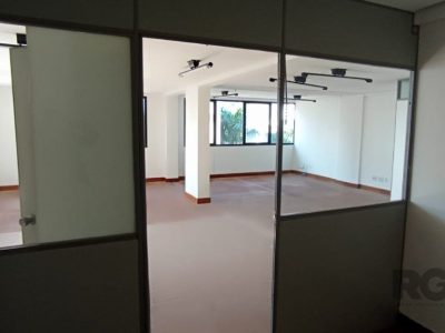 Conjunto/Sala à venda com 80m² no bairro Três Figueiras em Porto Alegre - Foto 24