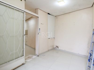 Casa à venda com 153m², 4 quartos, 2 vagas no bairro Passo d'Areia em Porto Alegre - Foto 10