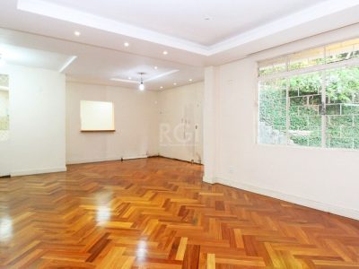 Casa à venda com 153m², 4 quartos, 2 vagas no bairro Passo d'Areia em Porto Alegre - Foto 15