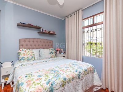 Casa à venda com 215m², 5 quartos, 1 suíte, 3 vagas no bairro Rio Branco em Porto Alegre - Foto 9