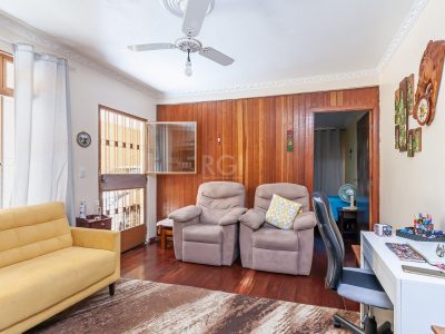 Casa à venda com 215m², 5 quartos, 1 suíte, 3 vagas no bairro Rio Branco em Porto Alegre - Foto 2