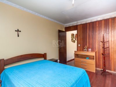 Casa à venda com 215m², 5 quartos, 1 suíte, 3 vagas no bairro Rio Branco em Porto Alegre - Foto 11