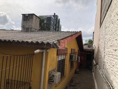 Casa à venda com 200m², 3 quartos, 1 suíte, 2 vagas no bairro Chácara das Pedras em Porto Alegre - Foto 25