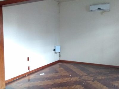 Casa à venda com 485m², 5 quartos, 1 suíte, 1 vaga no bairro Petrópolis em Porto Alegre - Foto 31