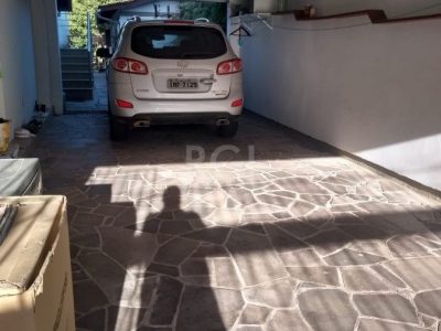 Casa à venda com 336m², 4 quartos, 2 suítes, 4 vagas no bairro Partenon em Porto Alegre - Foto 11