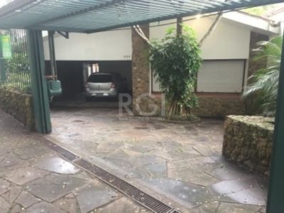 Casa à venda com 280m², 3 quartos, 3 suítes, 3 vagas no bairro Petrópolis em Porto Alegre - Foto 3