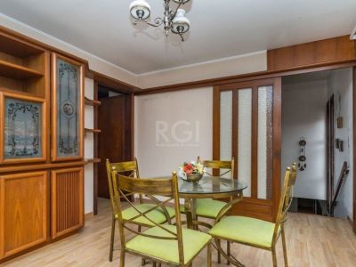 Casa à venda com 280m², 3 quartos, 3 suítes, 3 vagas no bairro Petrópolis em Porto Alegre - Foto 8