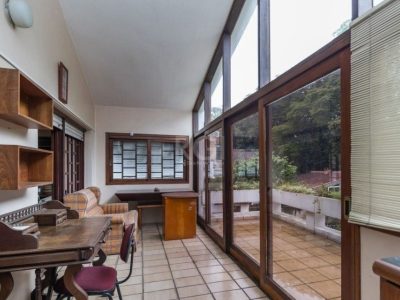 Casa à venda com 280m², 3 quartos, 3 suítes, 3 vagas no bairro Petrópolis em Porto Alegre - Foto 16