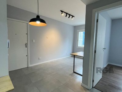 Apartamento à venda com 40m², 1 quarto, 1 vaga no bairro Mont Serrat em Porto Alegre - Foto 2