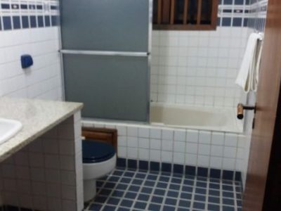 Casa à venda com 261m², 3 quartos, 1 suíte, 4 vagas no bairro Cristal em Porto Alegre - Foto 25