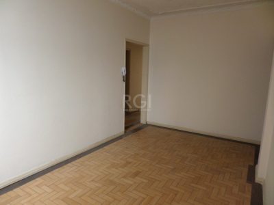 Apartamento à venda com 65m², 2 quartos, 1 vaga no bairro Centro em Porto Alegre - Foto 2