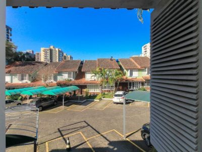 Casa à venda com 79m², 2 quartos, 1 vaga no bairro Tristeza em Porto Alegre - Foto 45