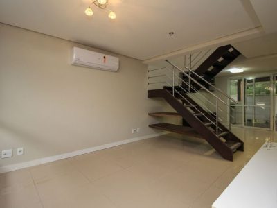 Casa à venda com 178m², 3 quartos, 1 suíte, 2 vagas no bairro Ipanema em Porto Alegre - Foto 2