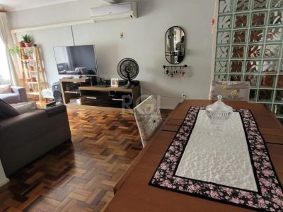 Apartamento à venda com 98m², 3 quartos, 1 vaga no bairro Vila Ipiranga em Porto Alegre - Foto 3