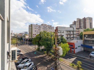 Apartamento à venda com 90m², 3 quartos, 1 vaga no bairro Floresta em Porto Alegre - Foto 2