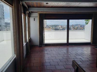 Cobertura à venda com 282m², 3 quartos, 1 suíte, 2 vagas no bairro Petrópolis em Porto Alegre - Foto 10