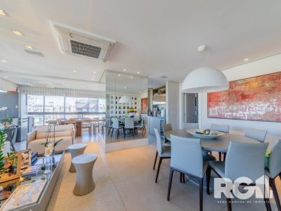 Apartamento à venda com 245m², 3 quartos, 3 suítes, 3 vagas no bairro Moinhos de Vento em Porto Alegre - Foto 7