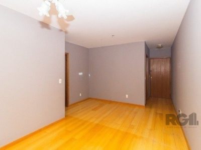 Apartamento à venda com 68m², 2 quartos, 1 suíte, 2 vagas no bairro Petrópolis em Porto Alegre - Foto 4