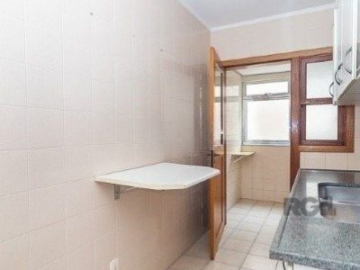 Apartamento à venda com 68m², 2 quartos, 1 suíte, 2 vagas no bairro Petrópolis em Porto Alegre - Foto 7