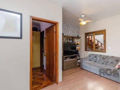 Apartamento à venda com 143m², 3 quartos, 1 suíte, 2 vagas no bairro Partenon em Porto Alegre - Foto 3