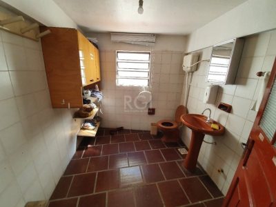 Casa à venda com 333m², 4 quartos, 1 suíte, 4 vagas no bairro Passo d'Areia em Porto Alegre - Foto 38