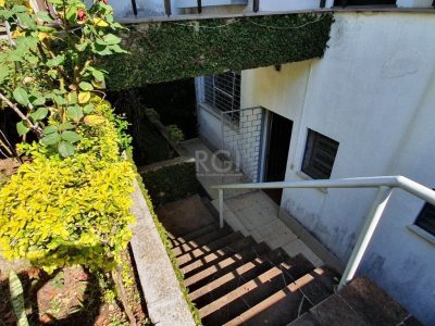 Casa à venda com 333m², 4 quartos, 1 suíte, 4 vagas no bairro Passo d'Areia em Porto Alegre - Foto 32