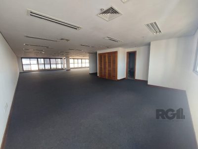 Conjunto/Sala à venda com 384m² no bairro Centro Histórico em Porto Alegre - Foto 4