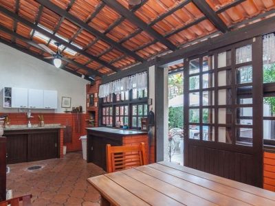 Casa à venda com 171m², 3 quartos, 1 suíte, 2 vagas no bairro Chácara das Pedras em Porto Alegre - Foto 10