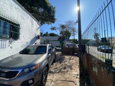 Casa à venda com 100m², 3 quartos, 1 vaga no bairro Medianeira em Porto Alegre - Foto 2