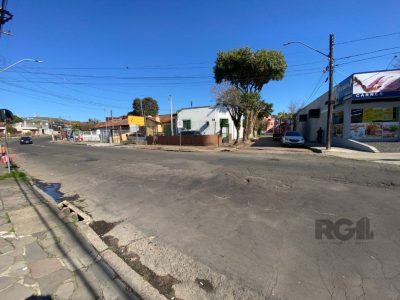 Casa à venda com 100m², 3 quartos, 1 vaga no bairro Medianeira em Porto Alegre - Foto 3