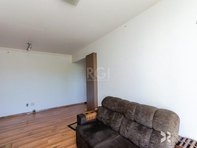 Apartamento à venda com 70m², 3 quartos, 1 suíte, 1 vaga no bairro São Geraldo em Porto Alegre - Foto 2