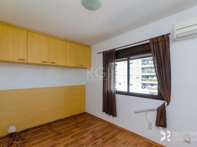 Apartamento à venda com 70m², 3 quartos, 1 suíte, 1 vaga no bairro São Geraldo em Porto Alegre - Foto 8