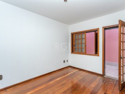 Casa à venda com 381m², 5 quartos, 2 suítes, 2 vagas no bairro Partenon em Porto Alegre - Foto 9