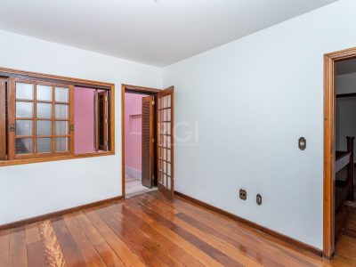 Casa à venda com 381m², 5 quartos, 2 suítes, 2 vagas no bairro Partenon em Porto Alegre - Foto 10