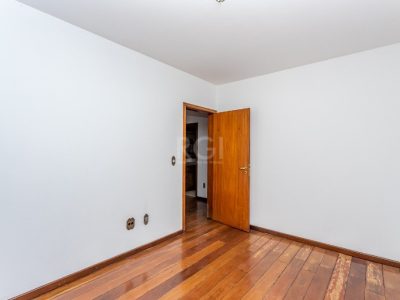 Casa à venda com 381m², 5 quartos, 2 suítes, 2 vagas no bairro Partenon em Porto Alegre - Foto 11