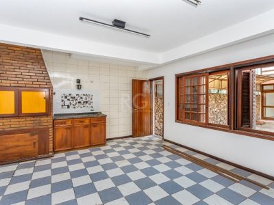 Casa à venda com 381m², 5 quartos, 2 suítes, 2 vagas no bairro Partenon em Porto Alegre - Foto 28