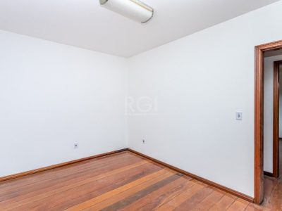 Casa à venda com 381m², 5 quartos, 2 suítes, 2 vagas no bairro Partenon em Porto Alegre - Foto 33