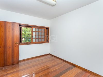 Casa à venda com 381m², 5 quartos, 2 suítes, 2 vagas no bairro Partenon em Porto Alegre - Foto 35