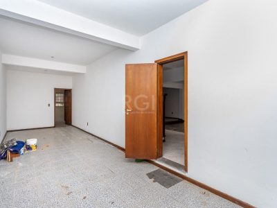 Casa à venda com 381m², 5 quartos, 2 suítes, 2 vagas no bairro Partenon em Porto Alegre - Foto 41