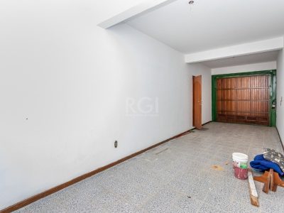 Casa à venda com 381m², 5 quartos, 2 suítes, 2 vagas no bairro Partenon em Porto Alegre - Foto 42