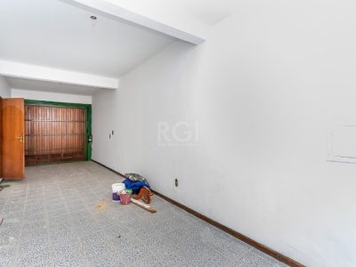 Casa à venda com 381m², 5 quartos, 2 suítes, 2 vagas no bairro Partenon em Porto Alegre - Foto 43