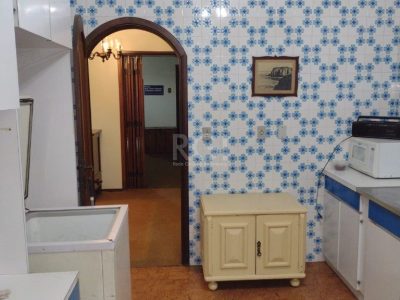 Casa à venda com 400m², 5 quartos, 1 suíte, 3 vagas no bairro Petrópolis em Porto Alegre - Foto 3