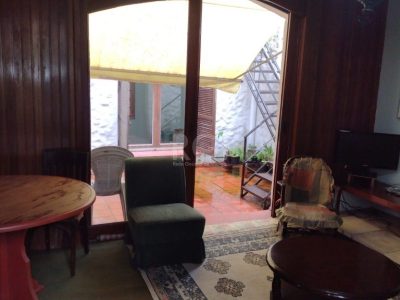 Casa à venda com 400m², 5 quartos, 1 suíte, 3 vagas no bairro Petrópolis em Porto Alegre - Foto 11