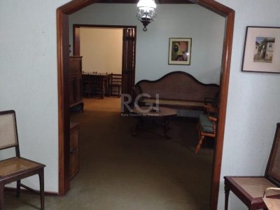 Casa à venda com 400m², 5 quartos, 1 suíte, 3 vagas no bairro Petrópolis em Porto Alegre - Foto 13