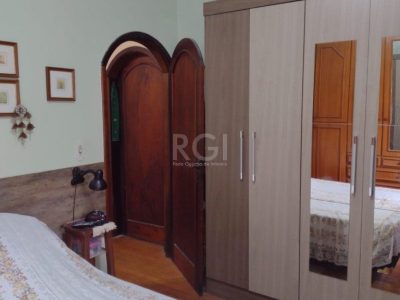 Casa à venda com 400m², 5 quartos, 1 suíte, 3 vagas no bairro Petrópolis em Porto Alegre - Foto 14